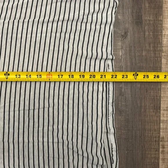 American Eagle Black & White Striped Women's Long Sleeve Tee - Picture 4 of 4